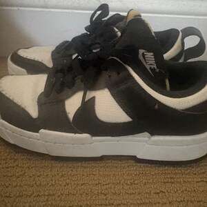 Nike Women's Dunk Low Disrupt Black White Panda CK6654-102